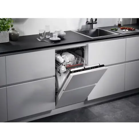 Lave-vaisselle tout intégré 45 cm AEG FSE 62417 P - 5