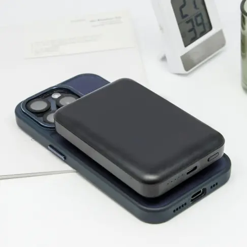 Chargeurs externes AKASHI ALTPB 8000 WIRL - 4